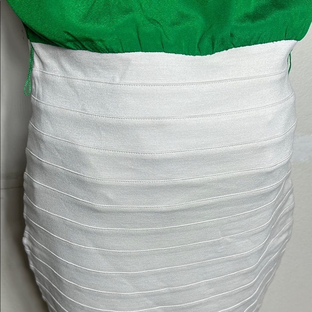 EXPRESS CHIC GREEN SLEEK  White Wrap Dress Stylish Outstanding Size Medium - Picture 6 of 11